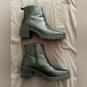andre assous Black Leather Ankle Boots size 8.5